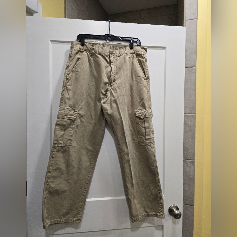 Wrangler Legacy Khaki Cargo Pants, size 34x30, RN 130273